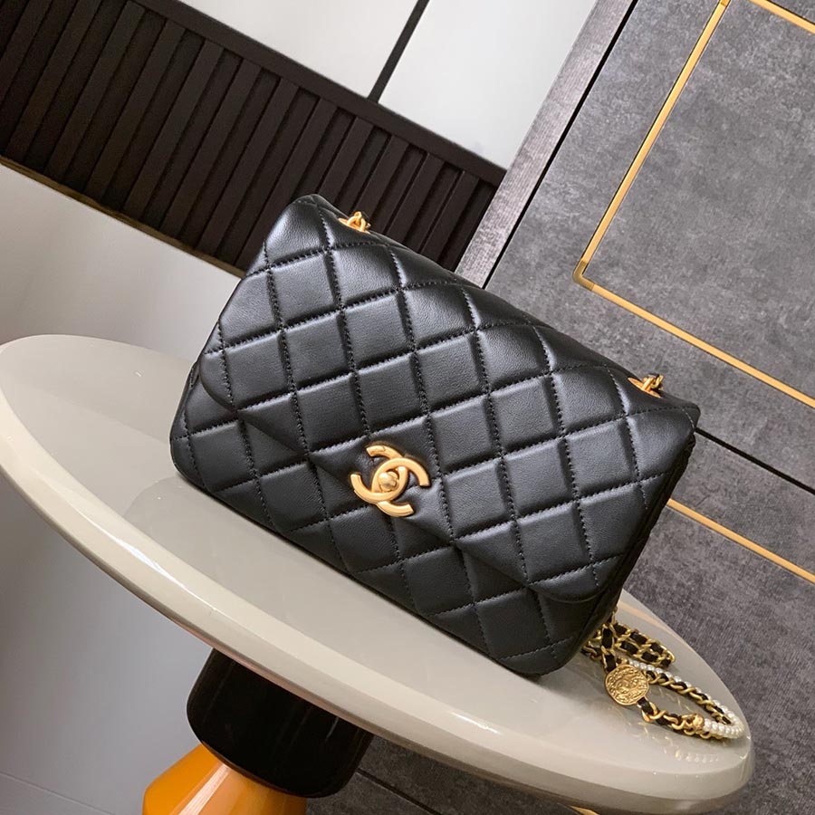 CHANEL  Jumbo Classic Caviar Double Flap