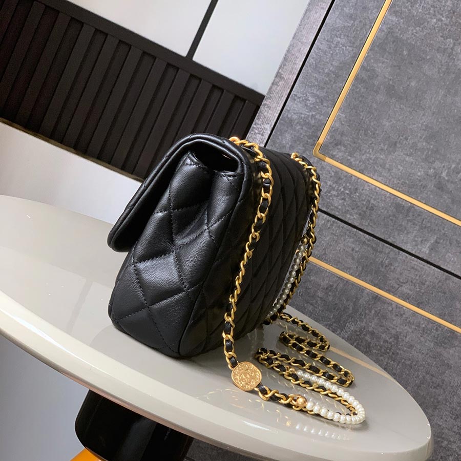 CHANEL  Jumbo Classic Caviar Double Flap