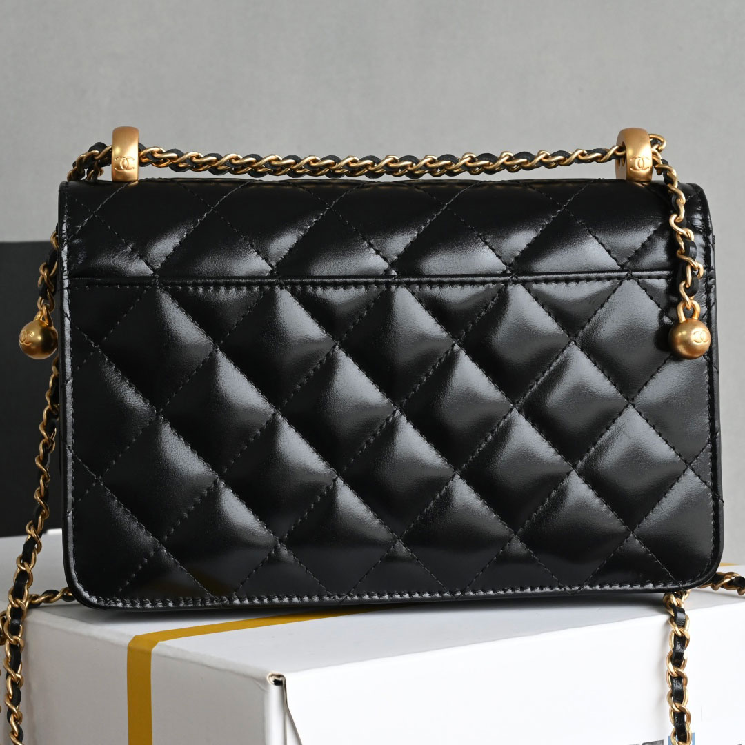 CHANEL Jumbo Classic Caviar Double Flap