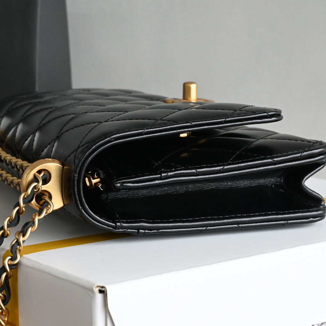 CHANEL Jumbo Classic Caviar Double Flap