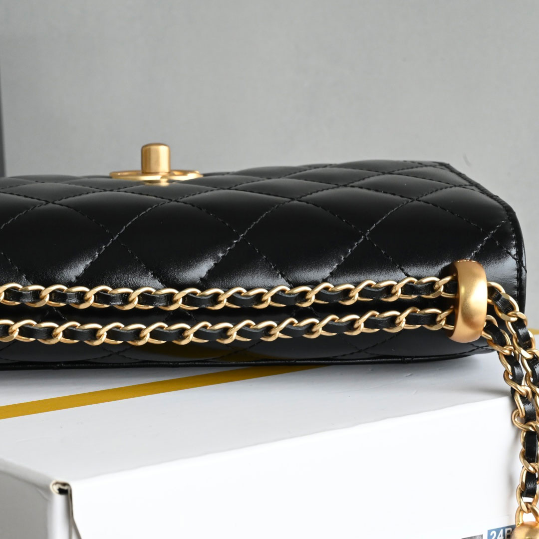 CHANEL Jumbo Classic Caviar Double Flap