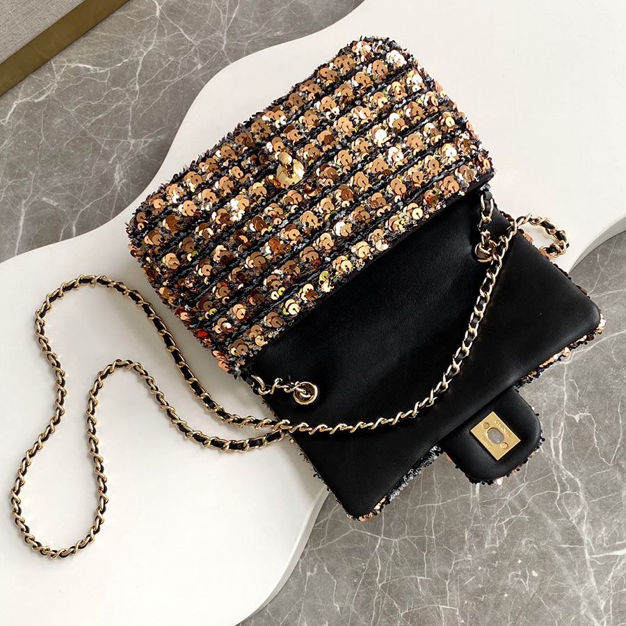 CHANEL Jumbo Classic Caviar Double Flap