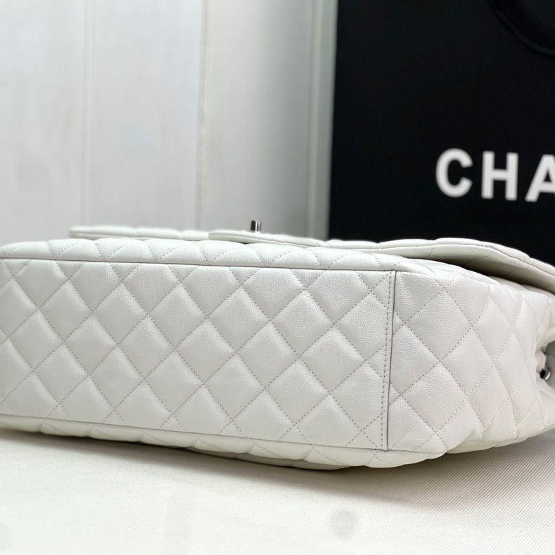 CHANEL Jumbo Classic Caviar Double Flap