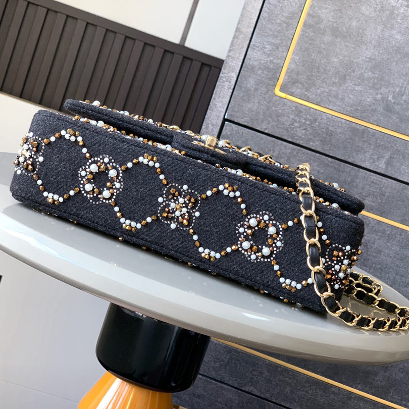 CHANEL Jumbo Classic Caviar Double Flap