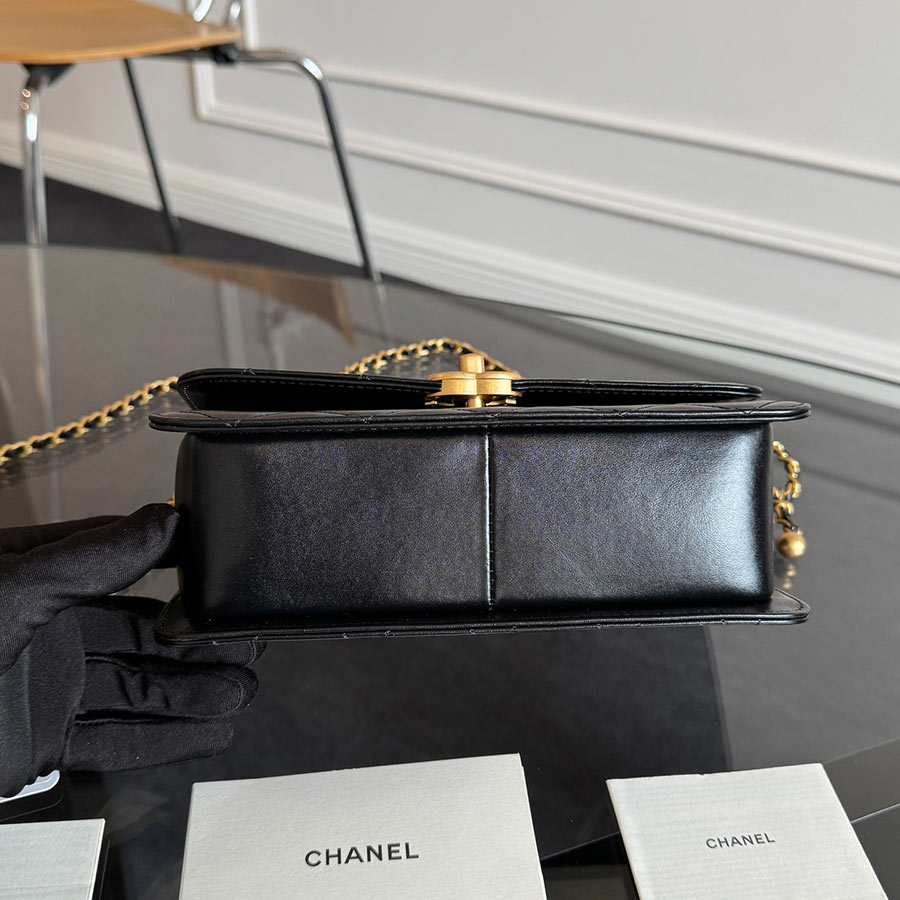 CHANEL Jumbo Classic Caviar Double Flap
