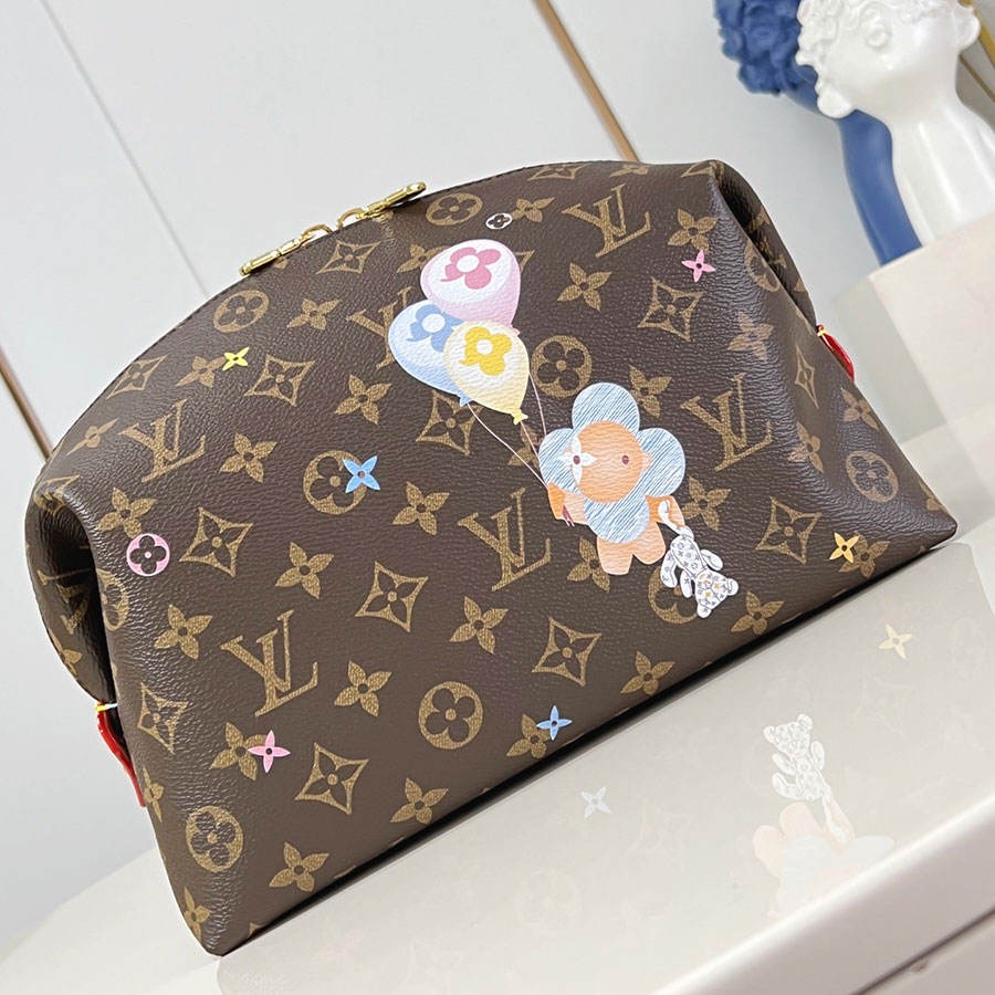 Louis Vuitton  Monogram 