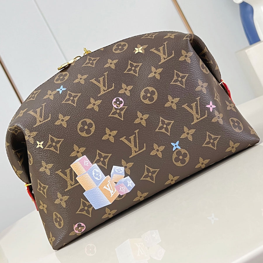Louis Vuitton  Monogram 