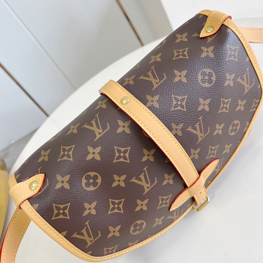 Louis Vuitton  Monogram   Saumur