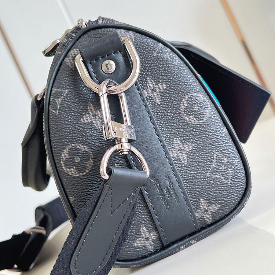 Louis Vuitton P01942 Keepall 25 Monogram Eclipse Louis Vuitton P01942 Keepall 25 Monogram Eclipse