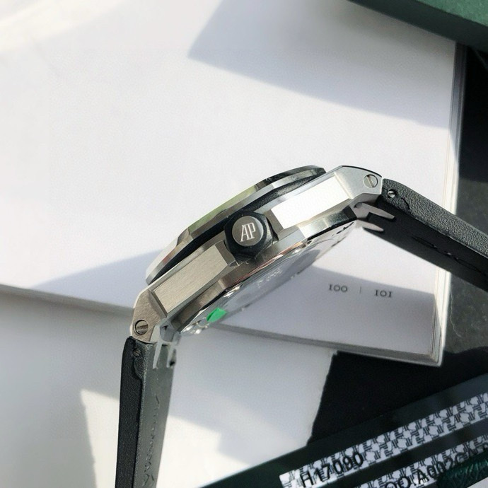 Audemars Piguet Royal Oak Offshore Diver Ref. Audemars Piguet Royal Oak Offshore Diver Ref.