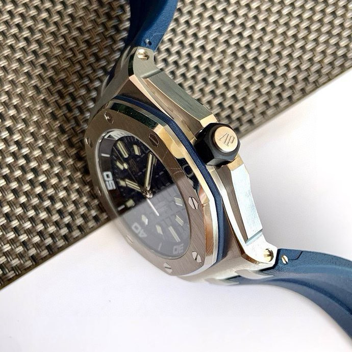 Audemars Piguet Royal Oak Offshore Diver Ref. Audemars Piguet Royal Oak Offshore Diver Ref.